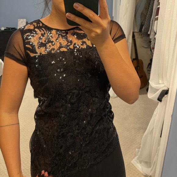 Beautiful black sequenced top NWOT - Picture 2 of 5